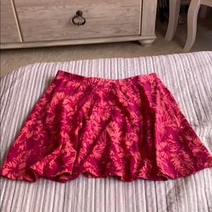 Mini skirt with hawaiian pattern